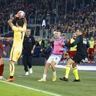 Roma-Lazio, rissa nel finale: Radu "nasconde" il pallone, Rui Patricio lo spinge
