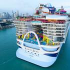 Icon of The Seas, a Miami inaugurata la più grande nave da crociera al mondo: pesa 5 volte il Titanic, lunga come tre campi da calcio