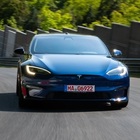 Tesla Model S Plaid batte Porsche Taycan al Nurburgring. Record elettriche in 7:25.231 minuti contro i precedenti 7:33