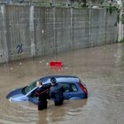 Maltempo a Napoli, bomba d'acqua su città e provincia: strade come fiumi, automobilisti intrappolati