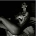 Anna Tatangelo nuda in sauna nello stesso resort di Belen: «Bellissima»