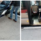Roma, l'autista del bus fa scendere i passeggeri, carica il suo scooter a bordo e riparte