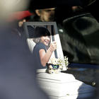 Camilla Compagnucci, morta a 9 anni sugli sci. I funerali a Monteverde: lacrime e palloncini bianchi