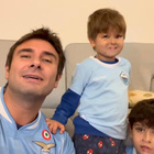 Roma-Lazio, Alessandro Di Battista festeggia con i figli la vittoria