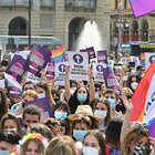 Migliaia in piazza a Torino: «Niente legge contro omofobia con gli omofobi»
