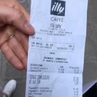 Venezia, spremuta e cappuccino 21 euro a San Marco, scoppia il caso. Il bar: «Prezzi trasparenti, clienti informati»
