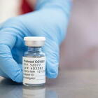 Vaccino Covid, Astrazeneca chiede autorizzazione all'Ema: «Decisione entro il 29 gennaio»