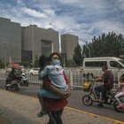 Variante Delta in Cina, i casi interni salgono a 98: Pechino rinvia l'apertura delle scuole