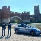 Verona, cinque poliziotti arrestati: sono accusati di tortura e lesioni. Ai domiciliari un ispettore e quattro agenti