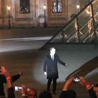 Macron al Louvre, la camminata e l'Inno alla gioia