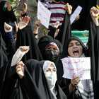 Iran, un'altra ragazza uccisa a manganellate durante le proteste