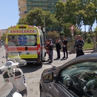 Rissa a Torre del Greco davanti alla villa comunale: ferito un uomo