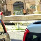 immagine Fontana della Scapigliata a Napoli, ennesimo sfregio al monumento del '500: «La usano come piscina pubblica»