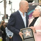 Bruce Willis, la mamma: «Mio figlio ormai non mi riconosce più»