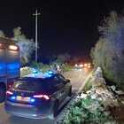 Incidente sulla Provinciale, l'auto si ribalta dopo lo schianto contro un muro: morta una donna