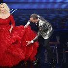 Sanremo, Antonella Clerici in rosso sul palco dell'Ariston