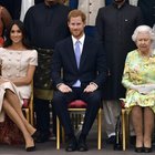 Meghan Markle accavalla le gambe all'evento reale
