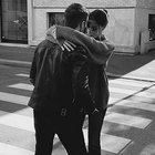 Belen Rodriguez e Antonio Spinalbese, abbraccio in strada e prima foto di coppia social: «Paso!»