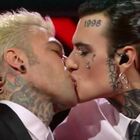 Fedez, Rosa Chemical non va all'evento Love Mi: cosa è successo tra i due cantanti dopo il bacio a Sanremo
