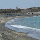 Cadavere di una donna trovato in spiaggia sul litorale romano: è una quarantenne, mistero a Passoscuro