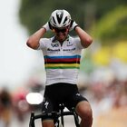 Tour de France, Julian Alaphilippe vince la tappa delle cadute