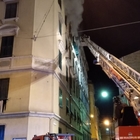 Appartamento in fiamme nella notte a Trieste: 18 inquilini intossicati