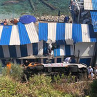 Minibus esce di strada a Capri, un morto e decine di feriti