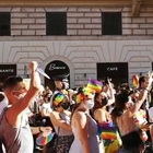 Roma Pride, folla a piazza Vittorio Emanuele