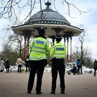 Londra, polizia ancora nella bufera per il caso Sarah Everard: svelati documenti su agenti e abusi sessuali