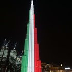 Il tricolore italiano illumiina il Burj Khalifa a Dubai: «Siamo con voi»