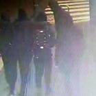 Torino, presa baby gang di minorenni. Vittima sfregiata e picchiata in centro per lo sblocco del cellulare. Denunciati tre egiziani e due tunisi