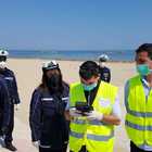 Coronavirus, i droni bloccano le passeggiate in spiaggia