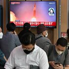 Corea del Nord lancia missile verso il Giappone. Allarme aereo su Tokyo: «Atto di violenza»