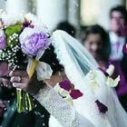Matrimoni, 70 invitati di nozze respinti all'hub vaccinale: «Dovevate prenotare», arrivano i carabinieri