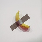 Studente mangia banana da 120mila dollari dell'installazione di Maurizio Cattelan a Seoul: «Colazione saltata, avevo fame»