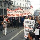 A Milano in seimila in piazza: anche i nazifascisti di Do.Ra. Tensione con la polizia