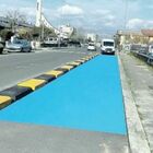 Piste ciclabili, stop ai cordoli e asfalto colorato di azzurro: cosa cambia