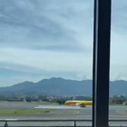 Costa Rica, aereo si spezza in due durante un atterraggio di emergenza