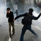 Un milione in piazza contro Macron. Black block scatenati, arresti e feriti