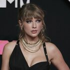 Taylor Swift e le foto con l'Intelligenza Artificiale, parte un'azione legale: «Sono abusive, offensive e di sfruttamento»