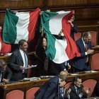 2 giugno, Fratelli d'Italia protesta in aula contro il Ministro Trenta ed espone bandiera tricolore