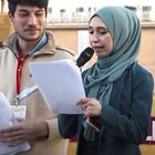 «Sono una donna, sono una musulmana», sul palco delle sardine Nibran l'anti-Meloni
