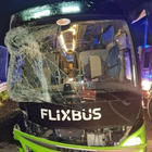 Incidente sull'A1, Flixbus si schianta tra Modena e Valsamoggia: morto un 19enne, 6 i feriti. Autista negativo ai test alcool e droga