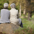 Visite agli anziani nelle Rsa: «Riaprire. I nostri nonni hanno bisogno di affetto»