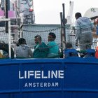 Migranti, multa di 300 mila euro al comandante nave Ong Lifeline: violò divieto d'ingresso in acque italiane