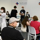 Vaccini Lazio, ripartono le prime dosi: la chiusura degli hub ora slitta a Ferragosto