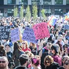 In marcia contro l'evento, le femministe: «Siamo in 100mila»