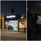 Los Angeles, afroamericano ucciso dalla polizia: tensione e devastazioni. Trump vola a Kenosha