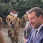 Salvini incontra Bolsonaro a Pistoia, ecco la stretta di mano tra i due
