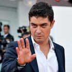 Calci e pugni a Scamarcio alla stazione di servizio: l'attore sarà risarcito Calci e pugni a Scamarcio alla stazione di servizio: l'attore sarà risarcito